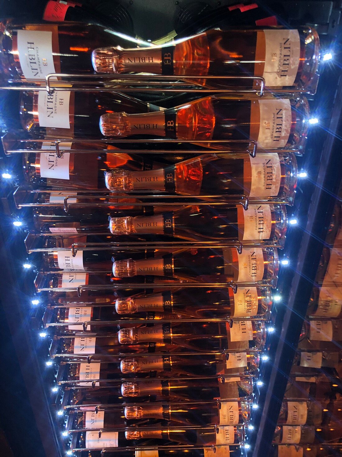 Image de l'article : L'histoire du bouchon lyonnais : tradition et authenticité - Le Porc Marly